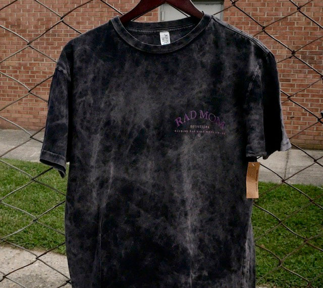 "Rad Mom Outfitters ; Raising Rad Kids Worldwide" Washed Graphic T‑Shirt (100% Cotton)